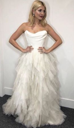 Instagram @hollywilloughby