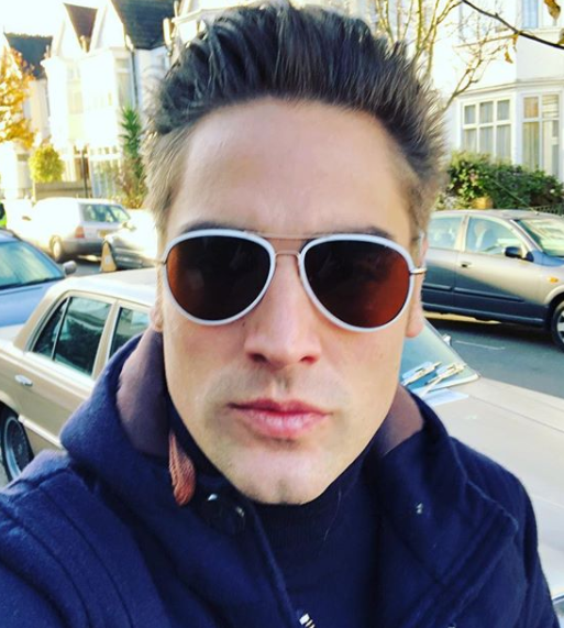 Instagram @charliesimo