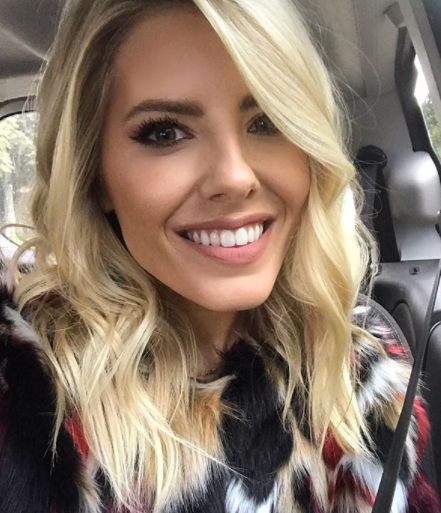 Instagram @mollieking