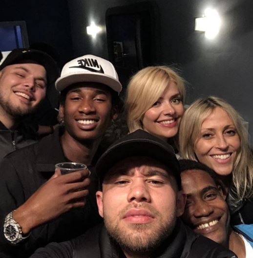 Instagram @hollywilloughby