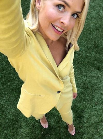 Instagram @hollywilloughby