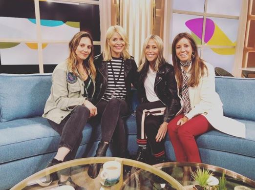 Instagram @hollywilloughby