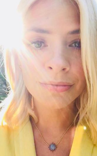 Instagram @hollywilloughby