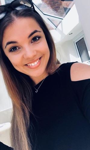 Instagram @chloehewitt27
