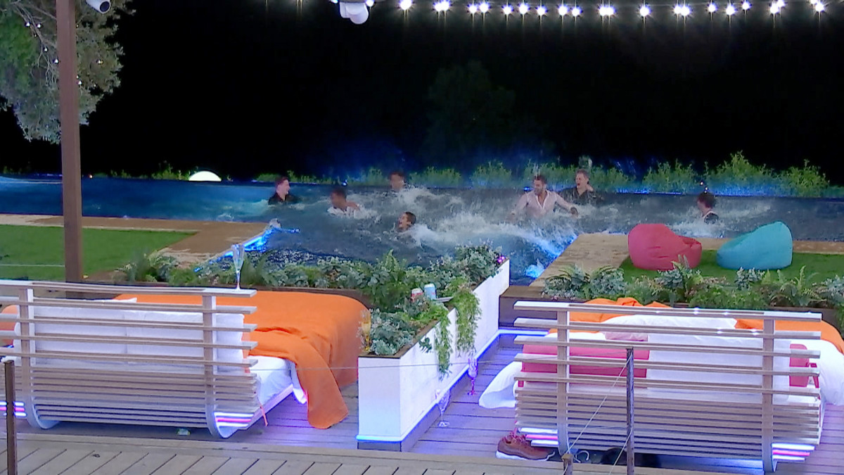 Love Islanders jump into the pool