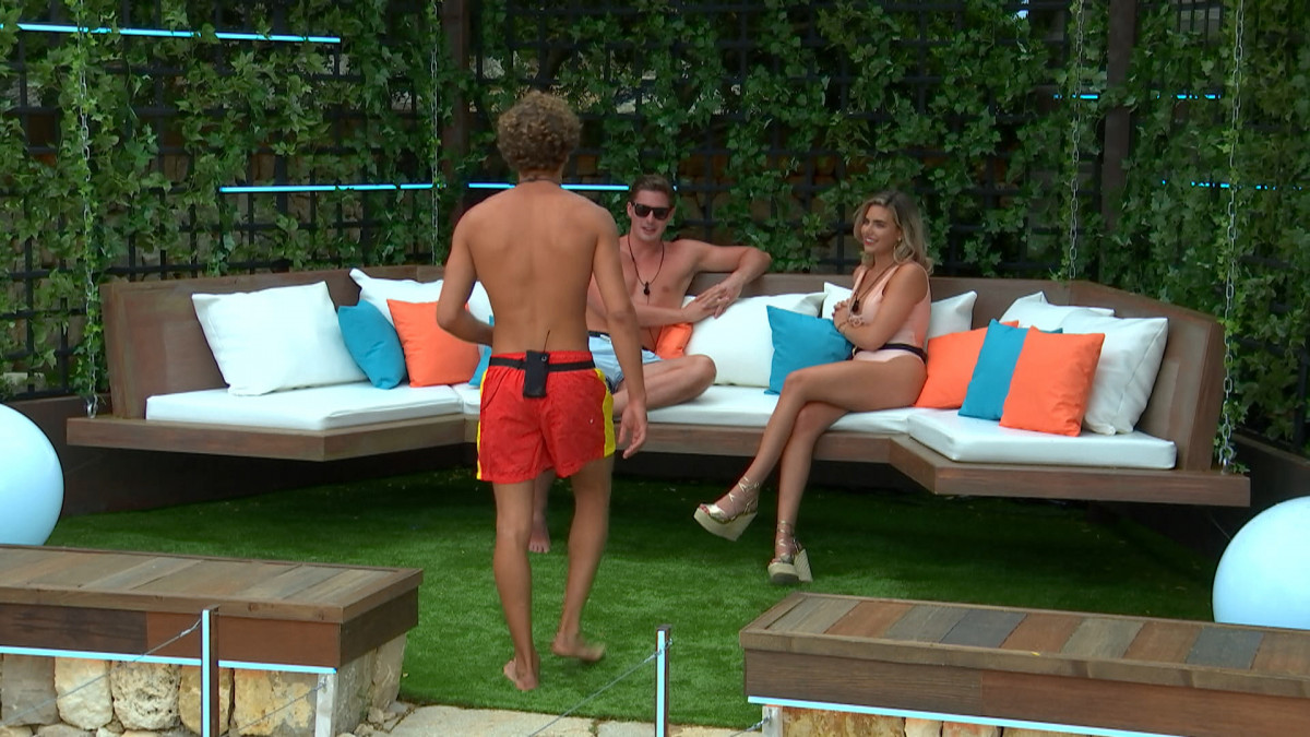 Love Island's Alex talks to Megan before Eyal interrupts