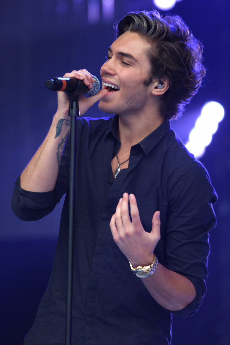 George Shelley performing