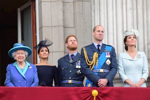 Queen Elizabeth II, Meghan, Duchess of Sussex, Prince Harry, Duke of Sussex, Prince William Duke of Cambridge and Catherine, Duchess of Cambridge watch the RAF 100th anniversary flypast from the balcony of Buckingham Palace on July 10, 2018 in London, England. (Photo by Paul Grover - WPA Pool/Getty Images)