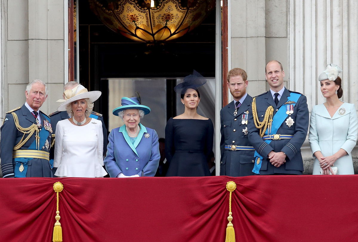Prince Charles, Prince of Wales, Camilla, Duchess of Cornwall, Queen Elizabeth II, Meghan, Duchess of Sussex, Prince Harry, Duke of Sussex, Prince William, Duke of Cambridge and Catherine, Duchess of Cambridge watch the RAF flypast on the balcony of Buckingham Palace, as members of the Royal Family attend events to mark the centenary of the RAF on July 10, 2018 in London, England. (Photo by Chris Jackson/Chris Jackson/Getty Images)