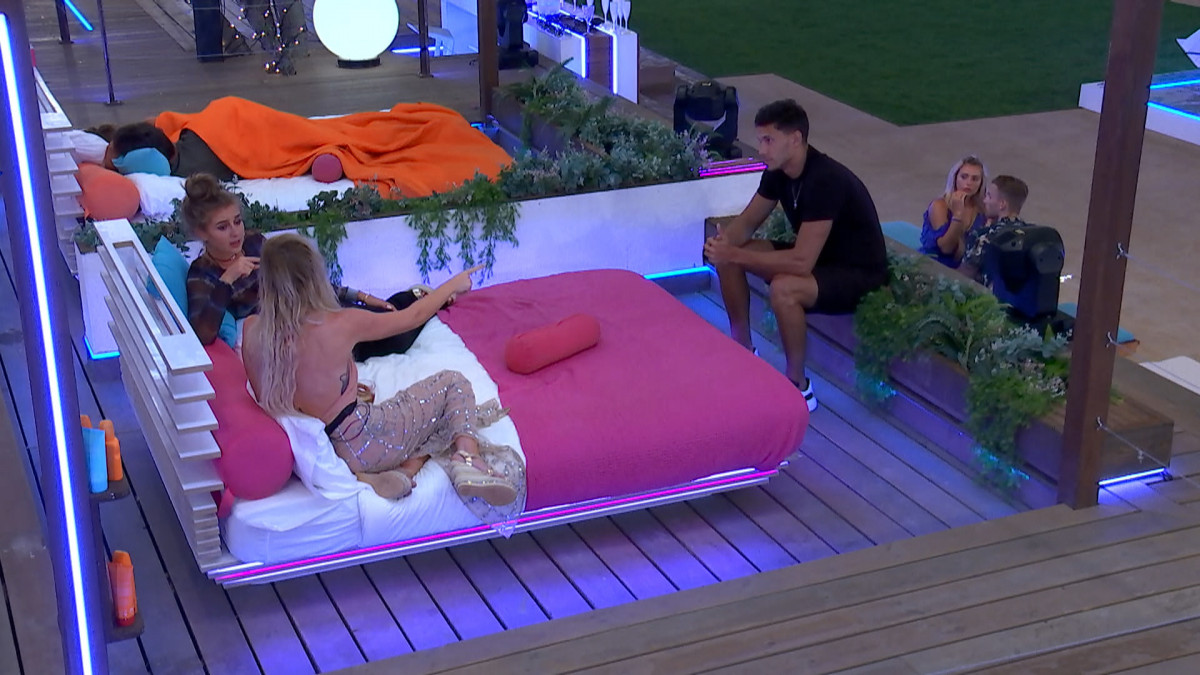 Love Island's Laura is unhappy with Georgia after Jack says Georgia tried to kiss him