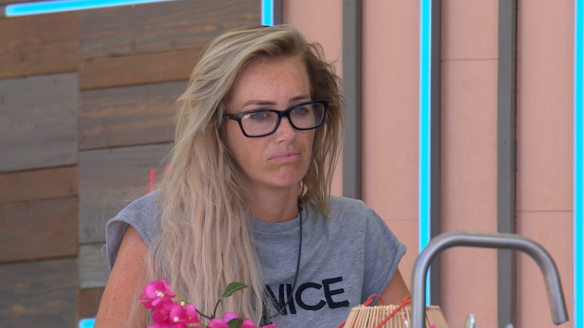 Love Island's Laura is unhappy with Georgia
