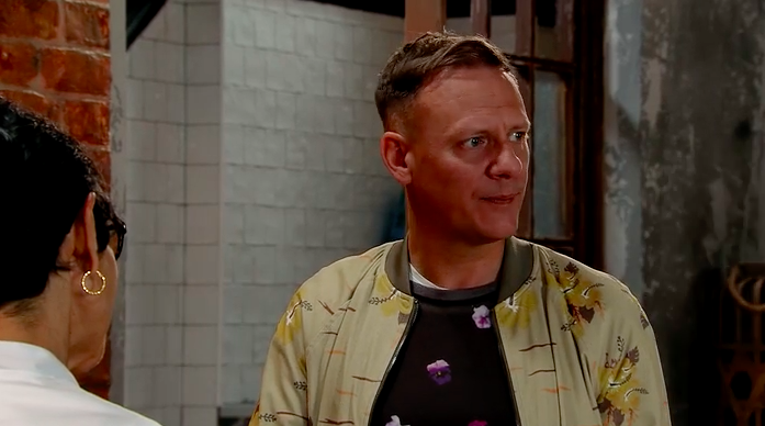 Coronation Street's Sean Tully begs for a job