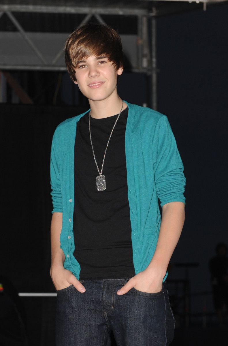 Justin Bieber, Singer Justin Bieber backstage at the Pepsi Super Bowl Fan Jam on February 4, 2010 in Miami Beach, Florida