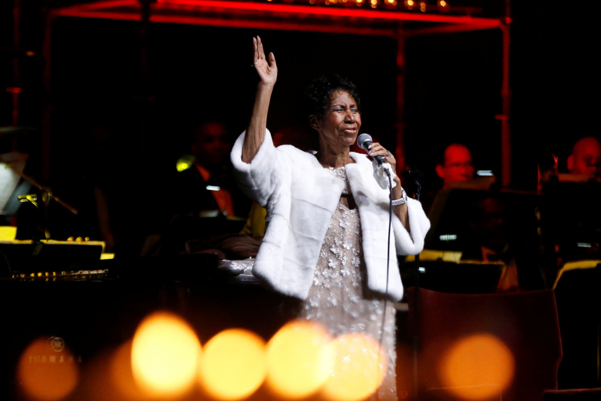 Aretha Franklin performs during the commemoration of the Elton John AIDS Foundation 25th year fall gala at the Cathedral of St. John the Divine in New York City
