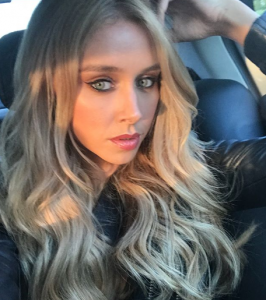 Una Healy showing off her new hair