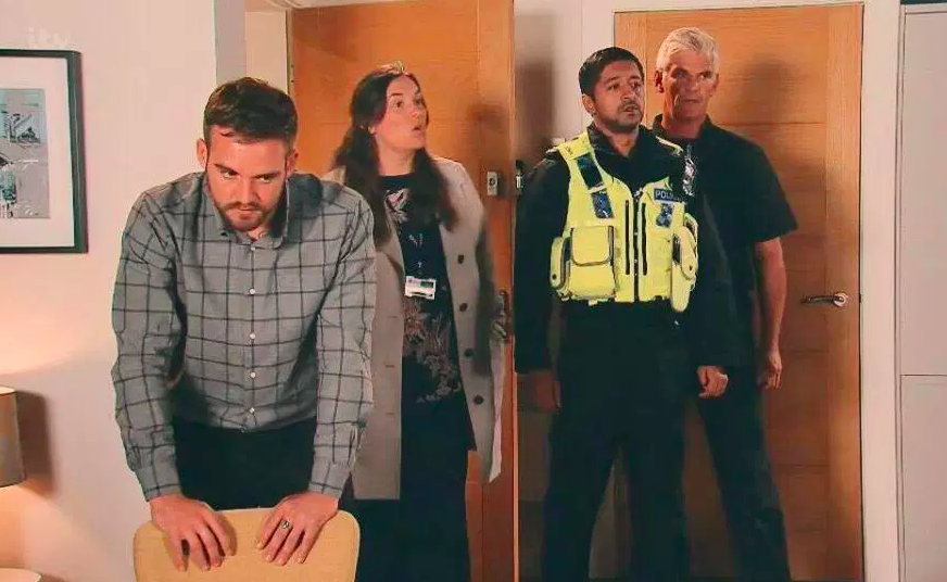 Coronation Street fans spot Bodyguard policeman on the cobbles