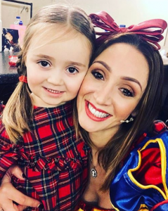Lucy Jo Hudson with dauhgter
