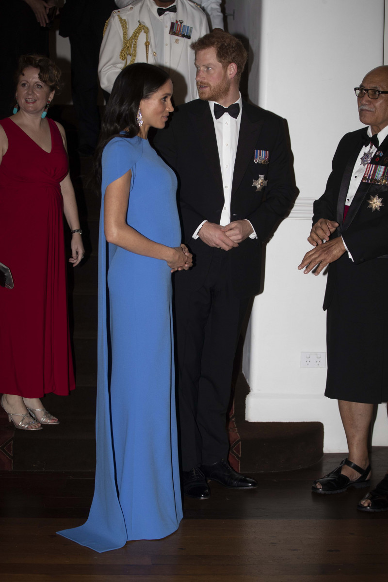 Prince Harry, Duke of Sussex and Meghan, Duchess of Sussex arrive for the State dinner on October 23, 2018 in Suva, Fiji. The Duke and Duchess of Sussex are on their official 16-day Autumn tour visiting cities in Australia, Fiji, Tonga and New Zealand. (Photo by Ian Vogler - Pool/Getty Images)