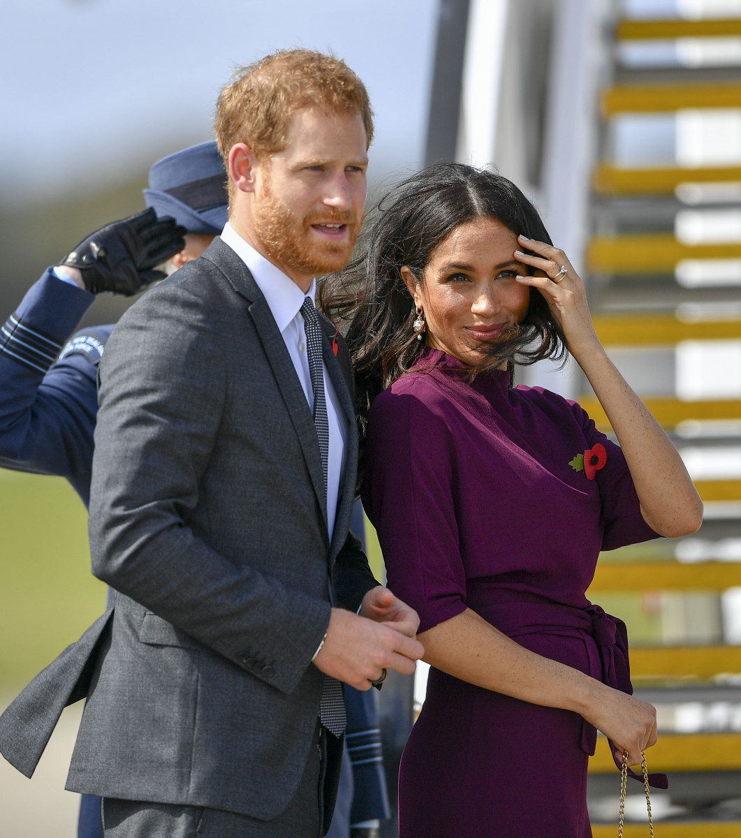 The Royals leave Australia! The Duke and Duchess of Sussex, Prince Harry and Meghan Markle, board their RNZAF plane on their way to Wellington, New Zealand, to continue their Royal tour
