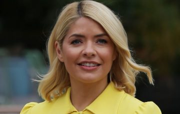 Holly Willoughby and Philip Schofield filming outside ITV Studios