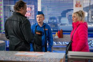 Chesney steals from Dev to help save Sinead in Coronation Street 