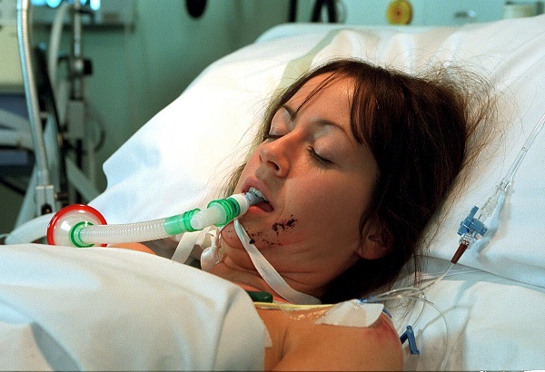 Tricia Dingle in hospital
