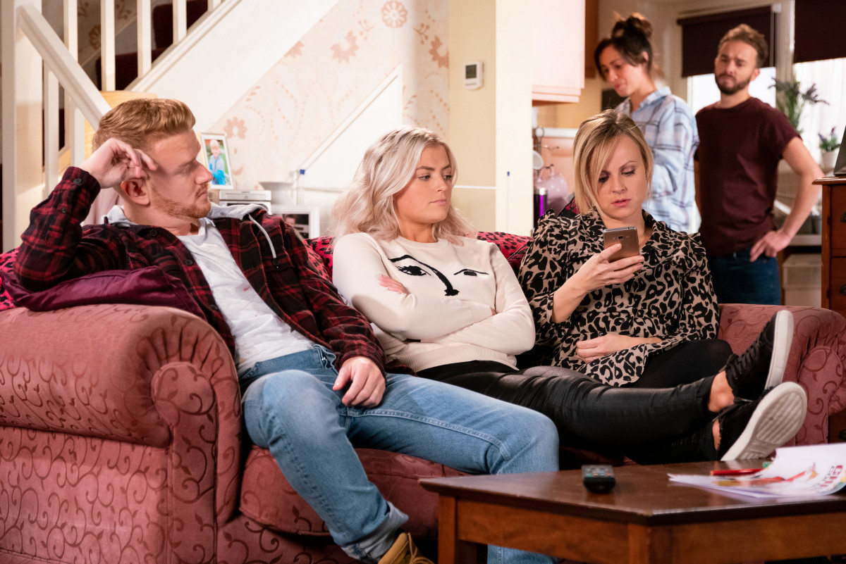 David tells Gary and Sarah they can move into number 8 Coronation Street