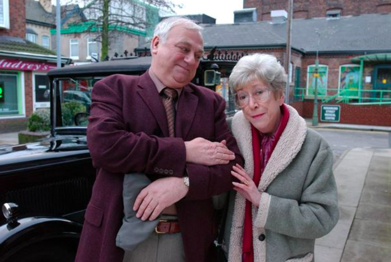 Coronation Street fans devastated over legend's shock off-screen death