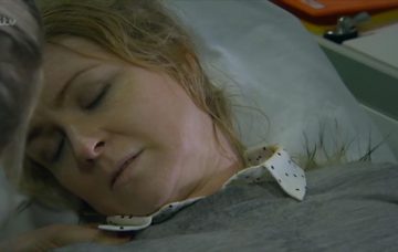 Vanessa stabbed Emmerdale