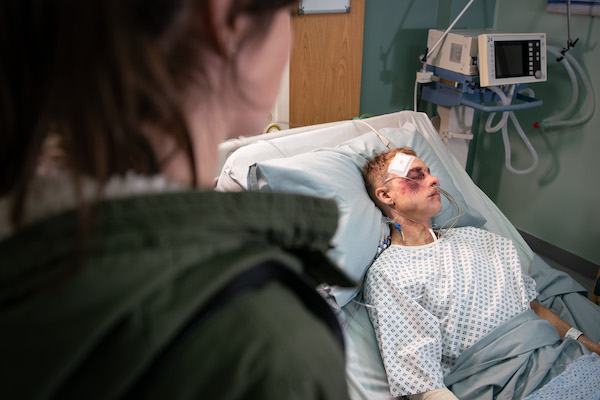 Shona visits Clayton in Coronation Street 