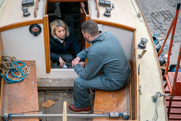 Peter and Abi bond over the boat in Coronation Street 