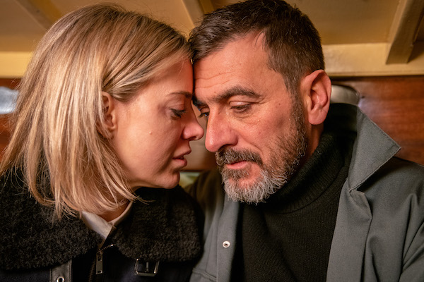 Peter and Abi share a kiss on Coronation Street 