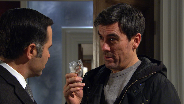 Cain and Graham come to blows in Emmerdale