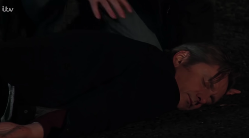 Corrie fans cry with laughter as Duncan is hit by a van