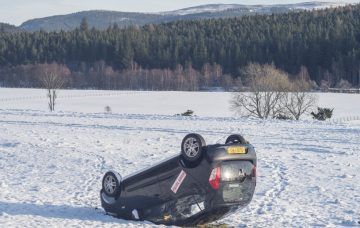 Scottish seasonal snow in Aberdeenshire Caption : Aberdeenshire sees incredible low temperatures as Scotland is hit by a wave of snow and sub zero temperatures. A car is flipped in a field near the town of Crathie. PersonInImage : flipped car Credit : Euan Cherry/WEN