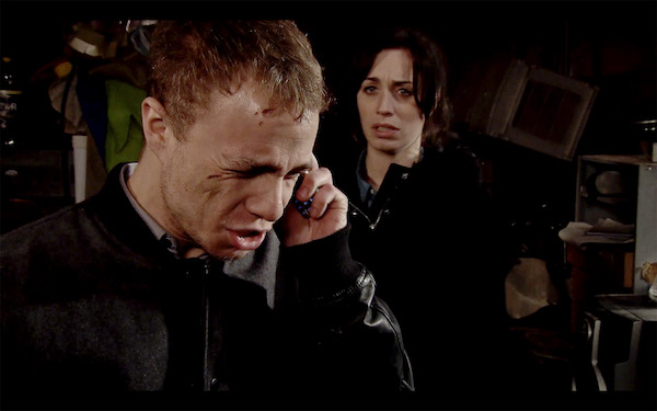 Clayton takes Shona hostage in Coronation Street 