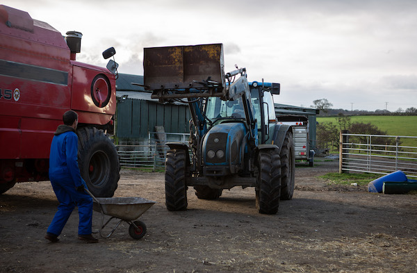 Pete crashes the tractor leaving Rhona in danger in Emmerdale 