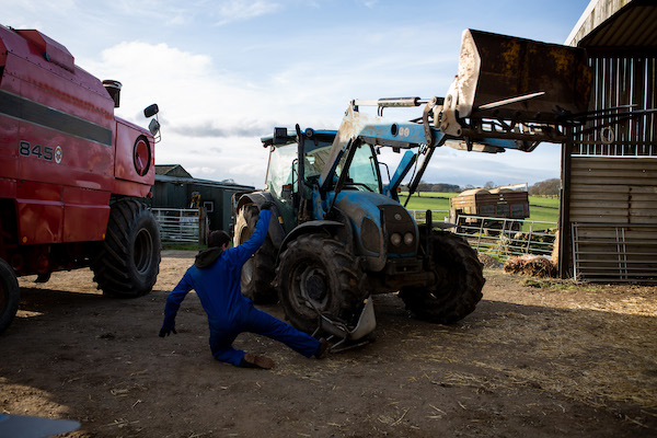 Pete crashes the tractor leaving Rhona in danger in Emmerdale 