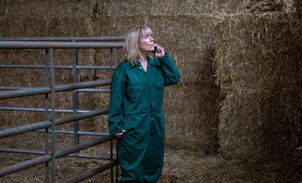 Pete crashes the tractor leaving Rhona in danger in Emmerdale 