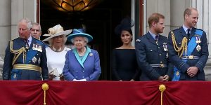 royal-family-royal-balcony