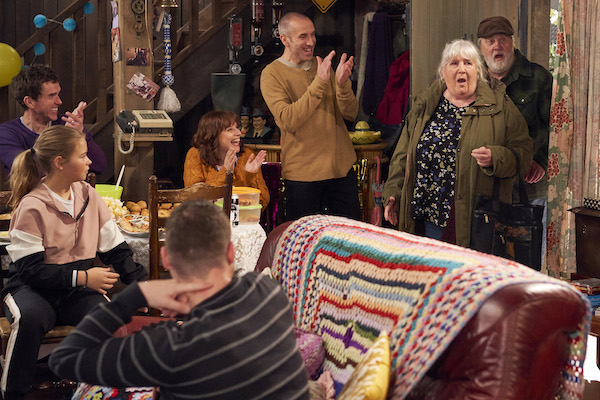 Zak and Lisa Dingle return to Emmerdale 