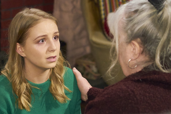 Lisa retells Belle she is dying after return to Emmerdale 