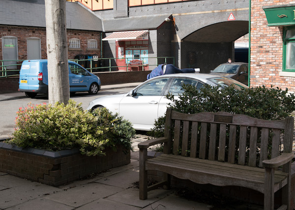 Steve breaks the law in Coronation Street 