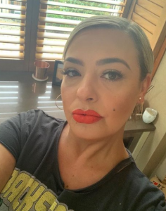 Lisa takes a selfie