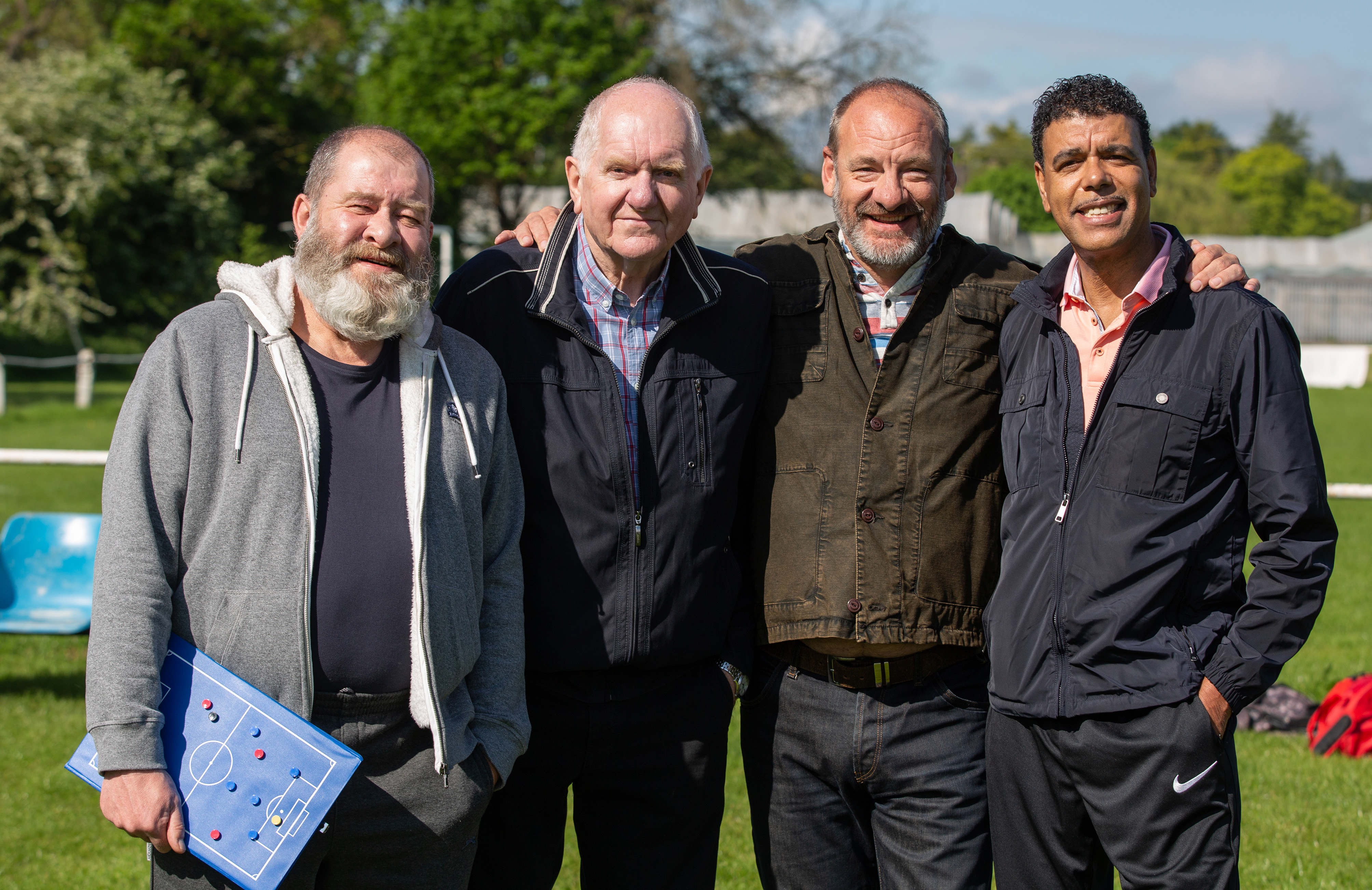 Chris Kamara and the Emmerdale cast 