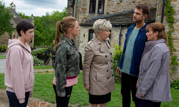 Victoria confronted by Wendy and Lee in Emmerdale 