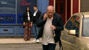 Alya saw Geoff with one of the stolen necklaces Coronation Street