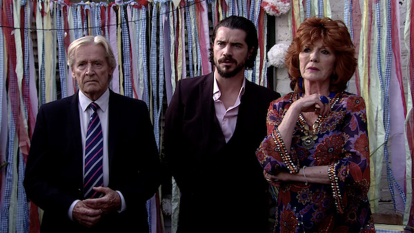 Sinead breaks bad news in Coronation Street 