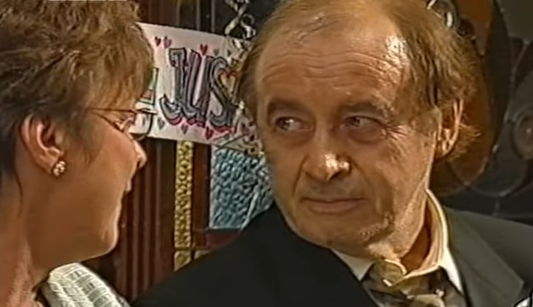 Ray died at Deirdre's wedding to Ken (Credit: ITV/YouTube)