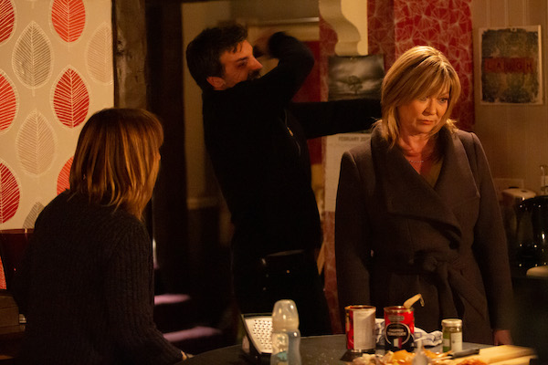 Pierce holds Vanessa, Kim and Rhona hostage in Emmerdale 